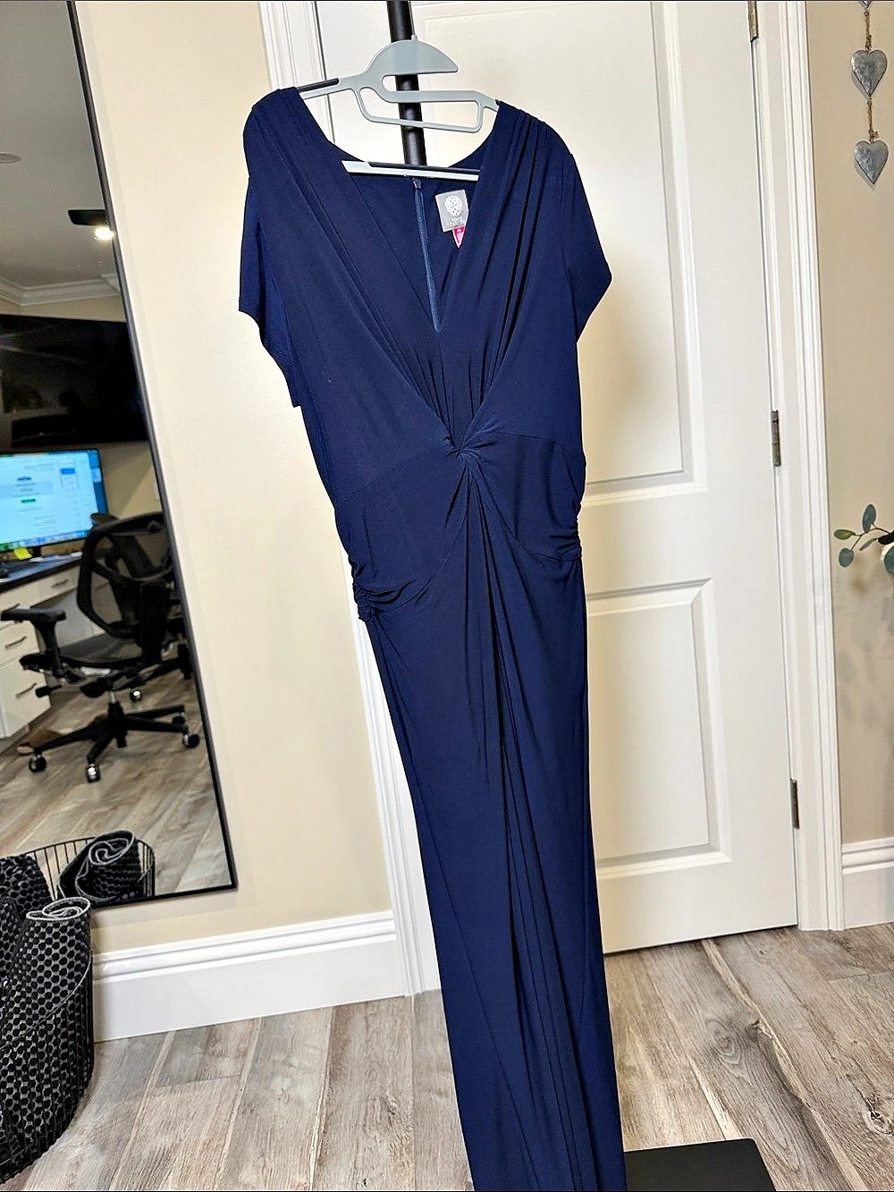 Vince Camuto Navy Ruched Maxi Dress Size PXL Like New IM 5’2” and this fits nice
